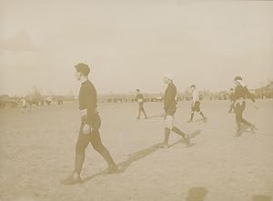 Match de football, joueurs sur le terrain, ca.1900, Vintage citrate print