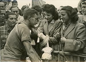 Cyclisme, Tour de France, Bobet à son arrivé à Aix-les-Bains, 1948, Vintage silver print