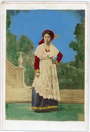 Italie, Femme en costume typique avec dentelle, ca.1890, vintage albumen print