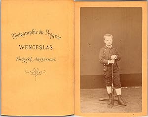Wenceslas, Petit garçon en pose avec un fusil