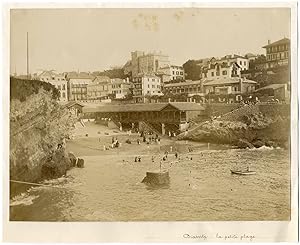 France, Biarritz, la petite plage, vue générale et animée