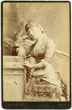 Bacard Fils, France, Femme avec robe à frange, ca.1890, vintage albumen print carte cabinet