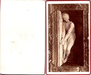 Sculpture de tombeau, gisant, femme allongée sous un voile, circa 1870