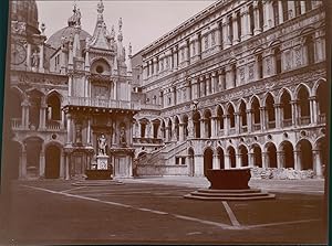 Italie, Venise, Cour du Palais des Doges, ca.1900, Vintage citrate print