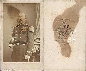 Jally, Paris, Homme décoré en uniforme militaire, circa 1865