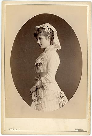 Portrait, Jeune femme de Vienne, ca.1880, vintage albumen print, Carte cabinet