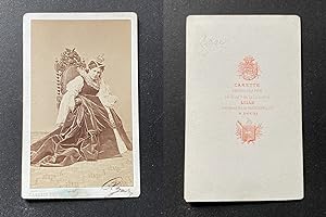 Carette, Lille, Agar, actrice de théâtre en costume de reine, circa 1865, signée ?