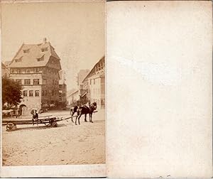 Alsace ou Allemagne, Charrette à cheval sur la place d'une ville à identifier, circa 1870