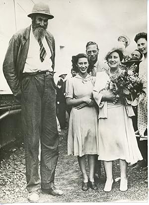 Avril 1947, Cornelius Mostert, fermier d'Afrique du Sud en compagnie de la famille royale britann...