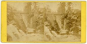 STEREO Pont, passerelle en bois sur un torrent et une cascade à identifier, circa 1870