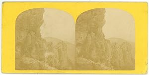 STEREO Vue de la roche dans la montagne, lieu à identifier, circa 1870