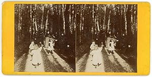 Stereo, Trois petits enfants et leur famille dans la forêt, circa 1900