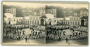STEREO Paris, Ecole Polytechnique, Marche dans la cour, bizutage ?, 1912