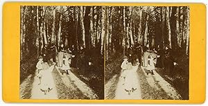 Stereo, Famille avec enfants en promenade en forêt, circa 1900