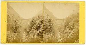 STEREO Ponts sur une gorge, torrent, montagnes à identifier, circa 1870