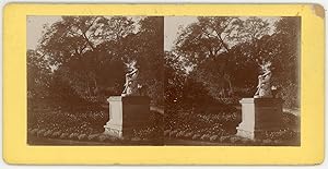 Stereo, Statue de déesse dans un parc ou jardin public à identifier, circa 1900