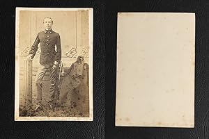 Tout jeune homme en uniforme militaire, circa 1865
