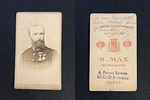 Max, Paris, Homme en uniforme militaire à brandebourgs portant deux décorations, circa 1890