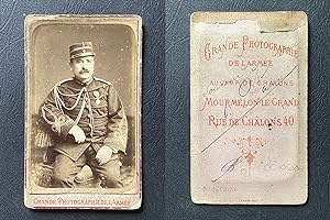 Mourmelon, Homme en uniforme militaire à brandebourgs portant une décoration, circa 1890