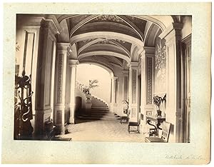 France, vestibule et cour intérieure