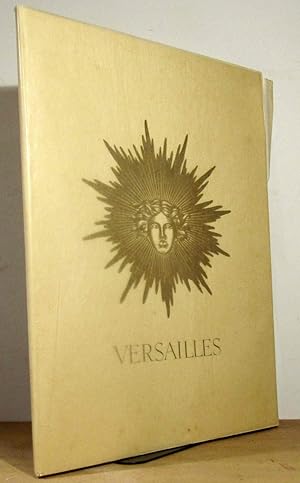 Seller image for VERSAILLES. PATRIMOINE NATIONAL, TEMOIN D'ART ET DE GRANDEUR, HAUT LIEU DE FRANCE - MIROIR DU GRAND SIECLE for sale by Livres 113