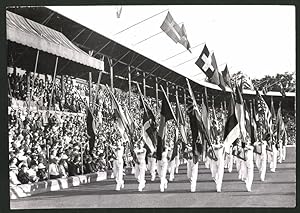 Fotografie Ansicht Stockholm, Eröffnung der Lingiade 1939, Fahneneinmarsch der Nationen im Stadion