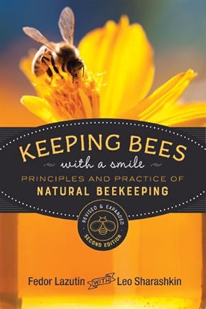 Bild des Verkufers fr Keeping Bees With a Smile : Principles and Practice of Natural Beekeeping zum Verkauf von GreatBookPricesUK