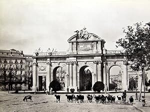 Madrid: Puerta de Alcalá. 105