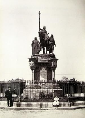 Madrid: Monumento de Isabel la Católica. 112