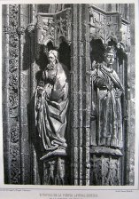 Estatuas de la puerta lateral derecha en la Catedral de Sevilla