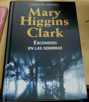 Seller image for Escondido en las sombras. Traduccin Encarna Quijada Vargas for sale by Outlet Ex Libris