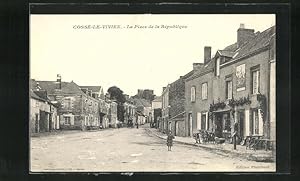 Carte postale Cossé-le-Vivien, La Place de la République