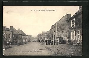 Carte postale Vaiges, Route du Mans, vue de la rue