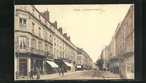 Carte postale Laval, Rue de la Paix, vue de la rue im Zentrum