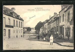 Carte postale Pré-en-Pail, La Rue du Champ de Foire