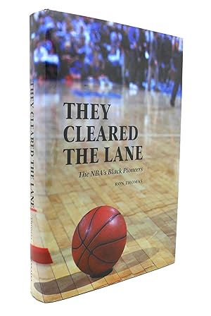 Immagine del venditore per THEY CLEARED THE LANE The NBA's Black Pioneers venduto da Rare Book Cellar