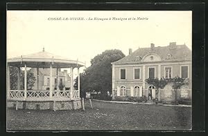 Carte postale Cossé-le-Vivien, Le Kiosque à Musique et la Mairie