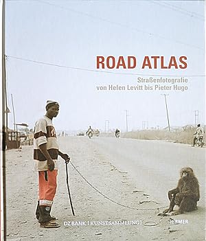 Bild des Verkufers fr Road Atlas. Strassenfotografie von Helen Levitt bis Pieter Hugo / Street Photography from Helen Levitt to Pieter Hugo. zum Verkauf von Librairie Le Trait d'Union sarl.