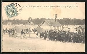 Carte postale Camp de Mailly, Retour de la Manoevre, La Musique, Französische des soldats avec Bl...