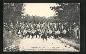 Carte postale Grandes Manoevres d`Automne, Infanterie en marche: la Cluque quittant un Cantonneme...
