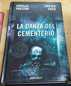 Imagen del vendedor de La danza del cementerio. Traduccin Jofre Homedes Beutnagel a la venta por Outlet Ex Libris