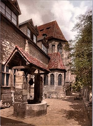 Deutschland, Nürnberg. Germanisches Klosterhof.