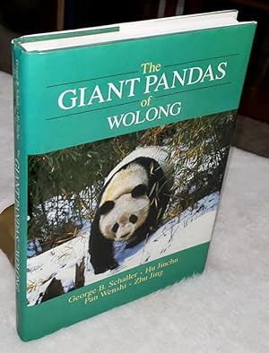 Image du vendeur pour The Giant Pandas of Wolong mis en vente par Lloyd Zimmer, Books and Maps