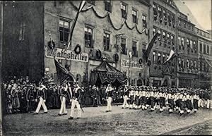 Bild des Verkufers fr Ansichtskarte / Postkarte Freiberg in Sachsen, Letzte groe Bergparade 1905, Zug der Bergschmiede, Ratskeller zum Verkauf von akpool GmbH