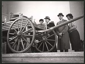 Fotografie I. Internationale Handwerksausstellung in Berlin 1938, Austellungsstück alter germanis...