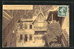Carte postale La Varenne-Chenneviéres, la cour Interieure