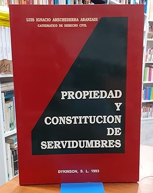 Seller image for Propiedad y constitucin de servidumbres. for sale by Paraso Lector