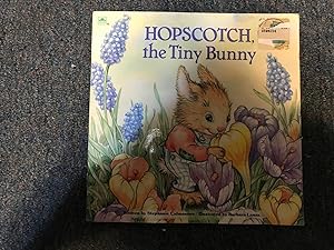 Bild des Verkufers fr Hopscotch, the Tiny Bunny (A Golden Look-Look Book) zum Verkauf von Betty Mittendorf /Tiffany Power BKSLINEN