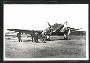 Ansichtskarte Militär-Flugzeug vom Typ Potez 63 auf der Startbahn