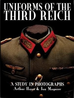 Image du vendeur pour Uniforms of the Third Reich : A Study in Photographs mis en vente par GreatBookPrices